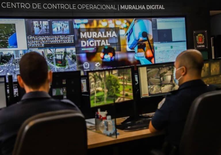 CENTRO DE CONTROLE OPERACIONAL DA MURALHA DIGITAL DE CURITIBA COMEÇA A FUNCIONAR