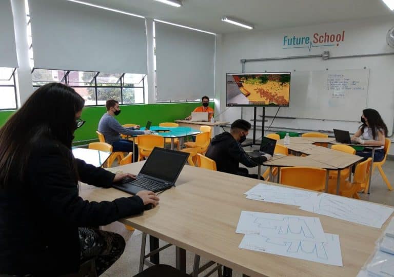 EMPRESA DE TECNOLOGIA PROPORCIONA NOVAS PERSPECTIVAS DE SALA DE AULA NAS ESCOLAS PÚBLICAS