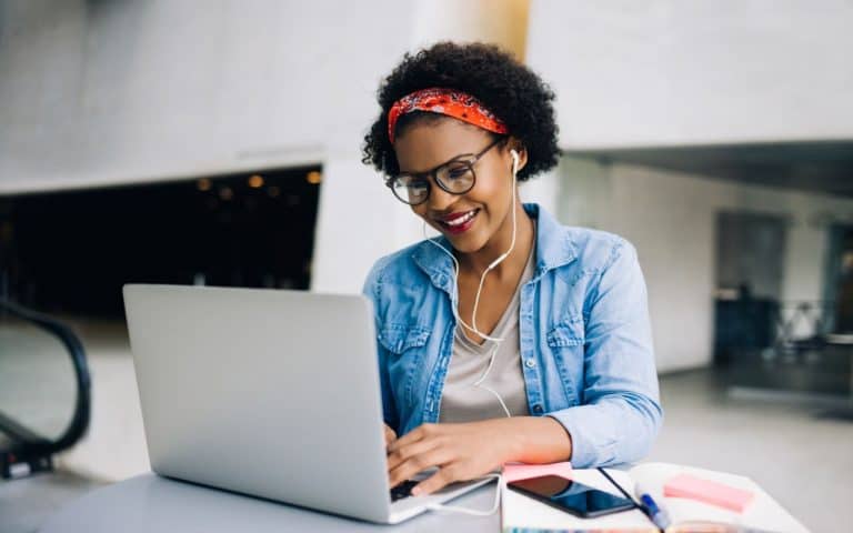 ALGAR TELECOM LANÇA PROGRAMA PARA DESENVOLVER MULHERES NA TECNOLOGIA