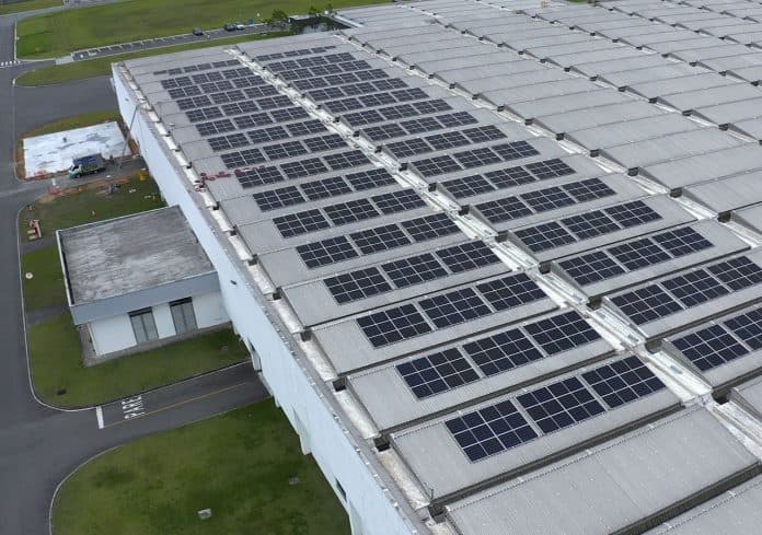 Fotofrafia de placa de energia solar da BMW
