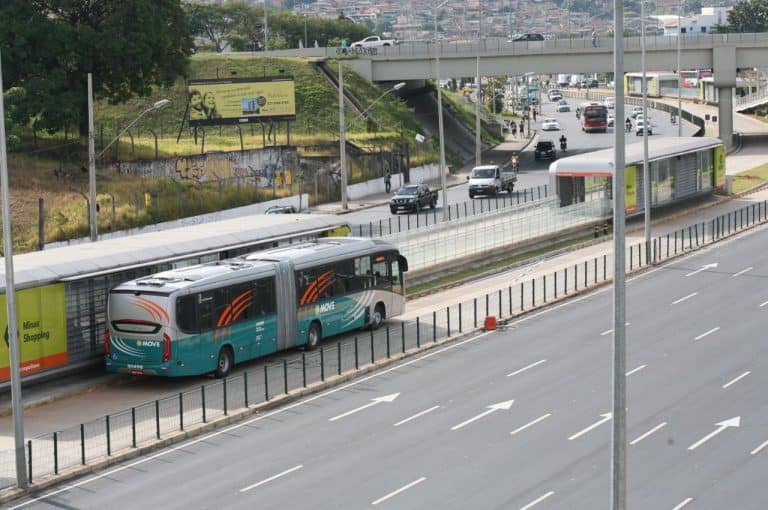 TRABALHO HÍBRIDO INCENTIVA REDUÇÃO DA EMISSÃO DE CARBONO