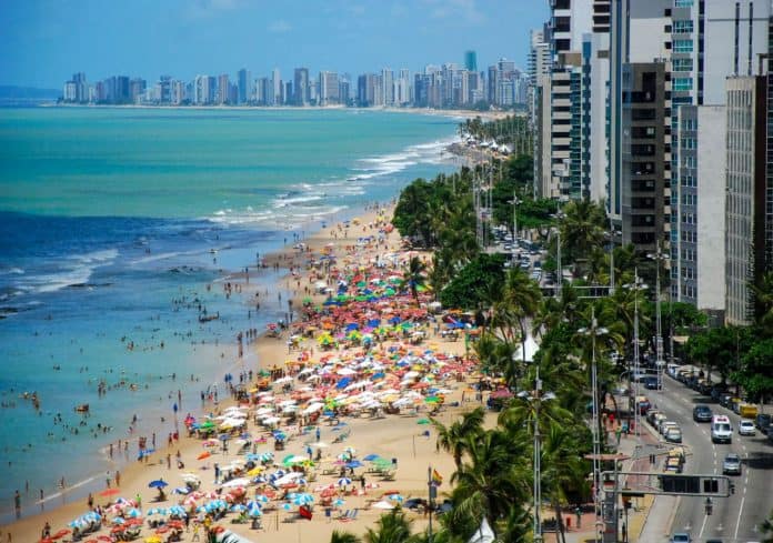 Fotografia da cidade do Recife com vista para o mar