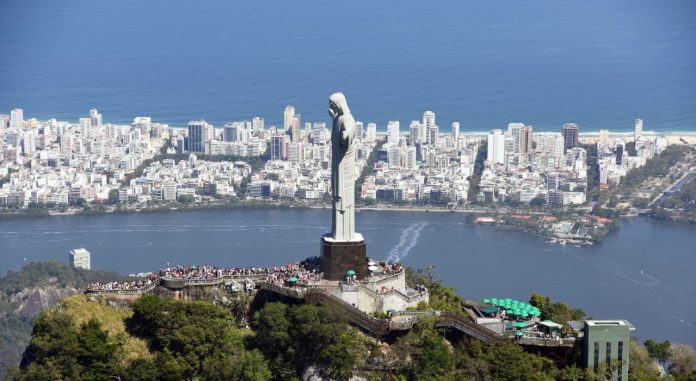 Fotografia aérea do Cristo Redentor no Rio de Janeiro