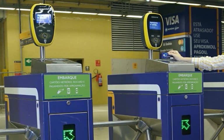 DADOS DA VISA MOSTRAM QUE OS PAGAMENTOS POR APROXIMAÇÃO NO METRÔRIO CRESCEU 60% EM UM ANO
