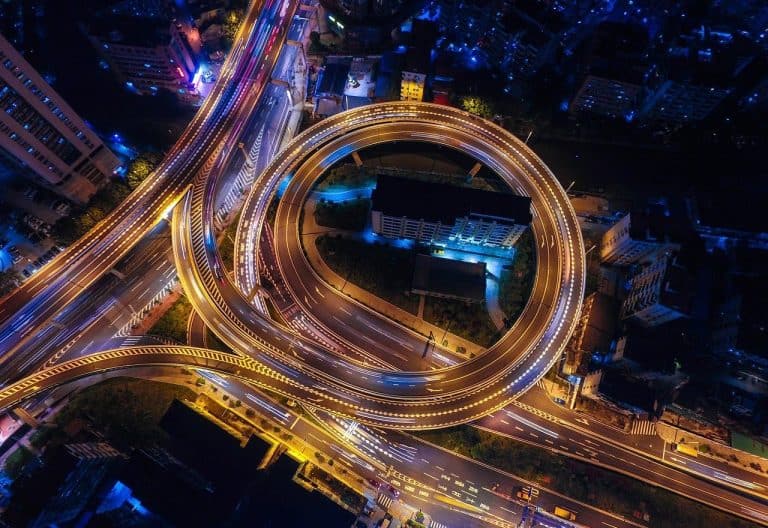 O QUE UMA PARCERIA PÚBLICO-PRIVADA TEM A VER COM CIDADES INTELIGENTES?