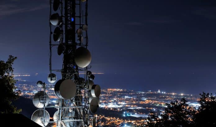 Para expandir 5G, governo federal atua para que cidades atualizem leis sobre antenas
