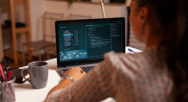 Precisamos Falar Sobre os Crimes na Internet: Um Olhar Crítico sobre a Deep Web e Seus Perigos