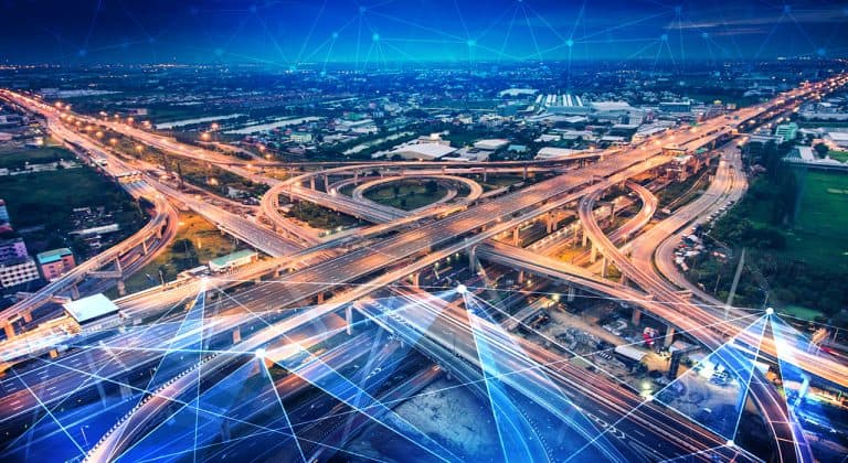 CIDADES INTELIGENTES USAM RECURSOS TECNOLÓGICOS PARA O BEM-ESTAR DOS CIDADÃOS