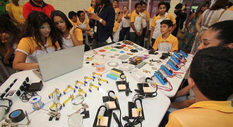 O CASO DA EDUCAÇÃO: LIÇÕES QUE ALGUMAS CIDADES PODEM ENSINAR SOBRE POLÍTICAS PÚBLICAS