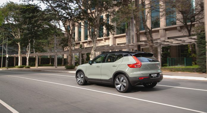 A Volvo Car Brasil comemora mais um feito histórico: alcançou a primeira colocação em vendas de veículos elétricos dentre todas as marcas presentes no Brasil