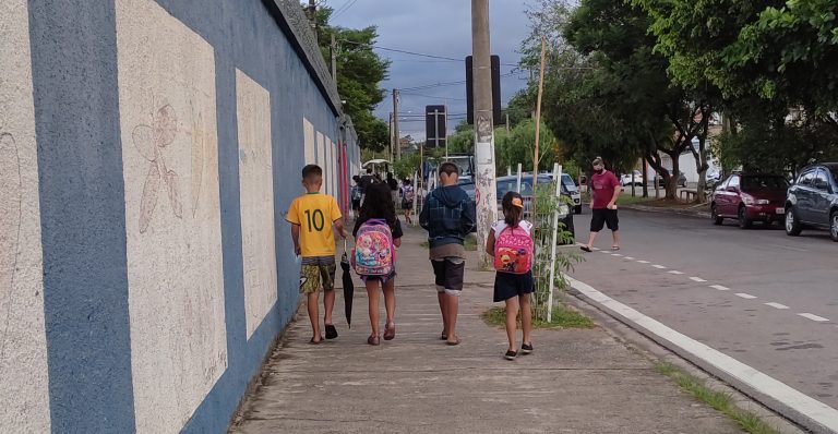 CRIANÇA, ESCOLA E CIDADE: VIAS PARA PENSAR O DIREITO DAS CRIANÇAS À CIDADE E AO TERRITÓRIO