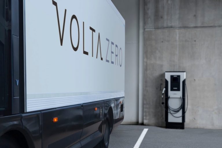 SIEMENS E VOLTA TRUCKS FIRMAM PARCERIA PARA ACELERAR A ELETRIFICAÇÃO DE FROTAS COMERCIAIS