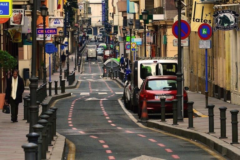 UNIÃO EUROPEIA APROVA O BANIMENTO DOS CARROS A COMBUSTÃO ATÉ 2035