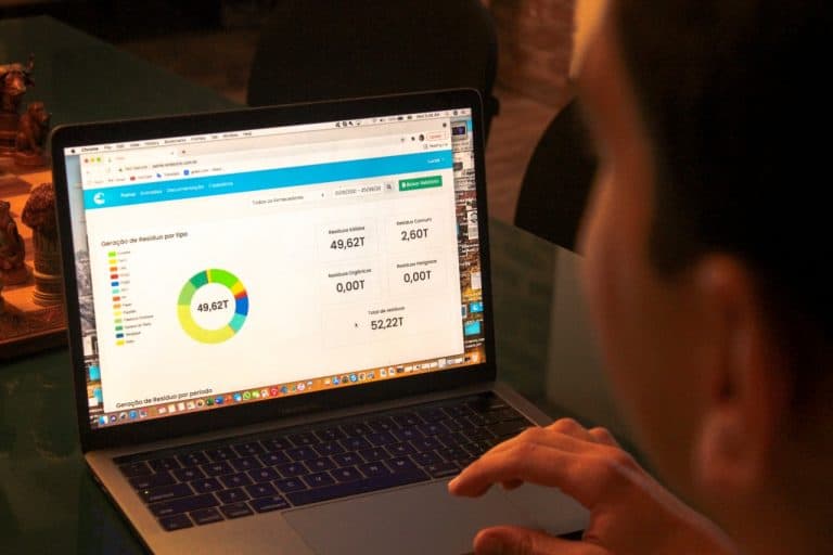 JOVENS CRIAM PLATAFORMA QUE AJUDA EMPRESAS A IMPLANTAR POLÍTICAS DE ESG A PARTIR DE SOFTWARE DE GESTÃO DE CARBONO
