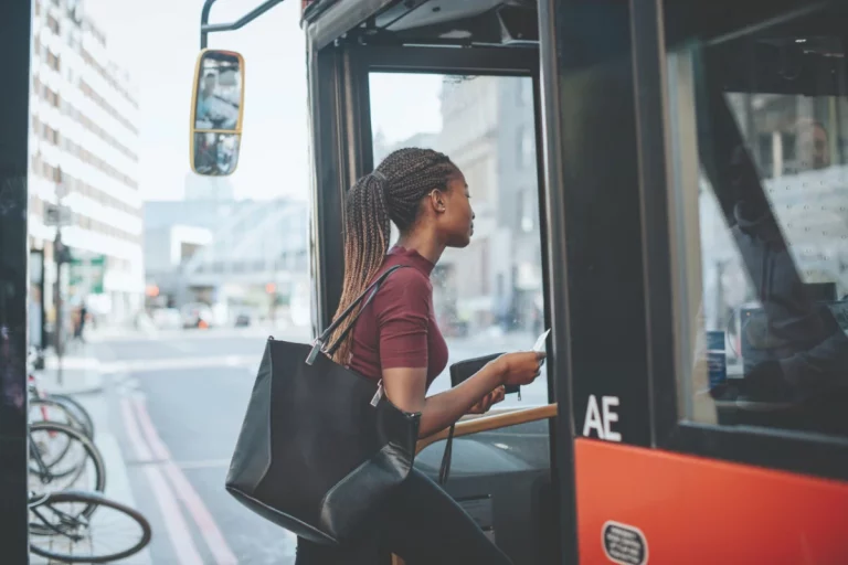 CONHEÇA O SELO VERDE, CERTIFICAÇÃO QUE ATESTA O COMPROMISSO DAS EMPRESAS DE TRANSPORTE COM O MEIO AMBIENTE.