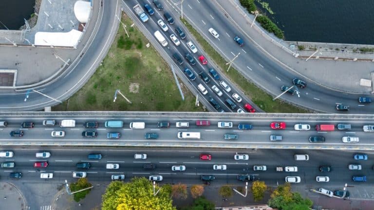 O PROBLEMA DE UM SISTEMA DE TRANSPORTE CENTRADO NO CARRO