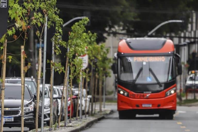 CURITIBA TEM NOVO CORREDOR VERDE EM VIA EXCLUSIVA DE ÔNIBUS