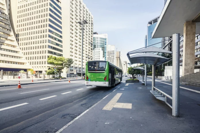 Inteligência Artificial chega com força ao transporte público brasileiro. Entenda as vantagens