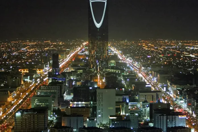 Arábia Saudita investirá US$ 266 bilhões em eletricidade 
