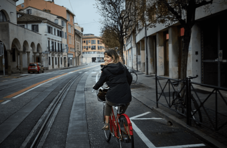 PAÍSES EUROPEUS PAGAM PARA QUE AS PESSOAS USEM BICICLETA