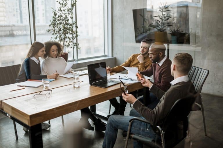 THINK TANK CONECTANDO UNIVERSIDADES E EMPRESAS PARA A CONSTRUÇÃO DE UM PAÍS MAIS COMPETITIVO