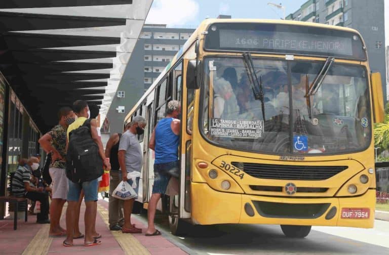 REDUÇÃO DA TARIFA E DO TEMPO DE ESPERA INCENTIVARIAM USO DO TRANSPORTE PÚBLICO