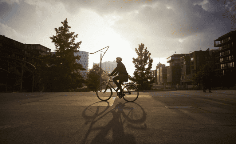 QUAIS OS BENEFÍCIOS DE PEDALAR E COMO AJUDA NA MOBILIDADE URBANA