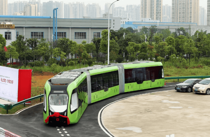 China inaugura novo sistema de transporte público autônomo com veículo híbrido