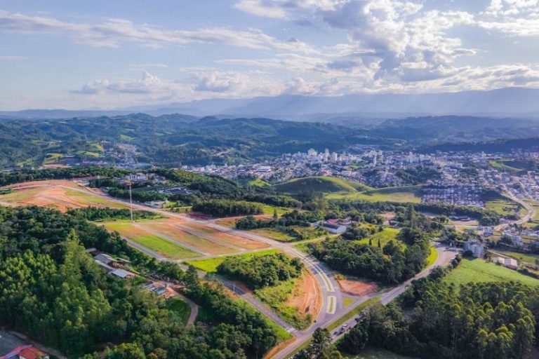 EM PEQUENAS CIDADES, NOVOS LOTEAMENTOS IMPULSIONAM DESENVOLVIMENTO ECONÔMICO E SOCIAL