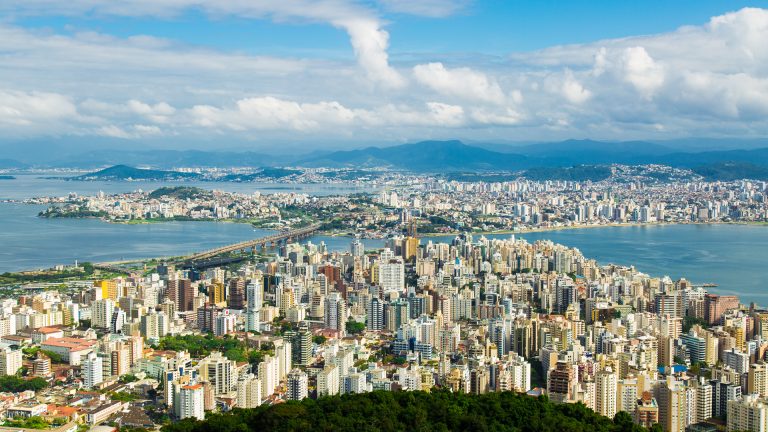 Crescimento Urbano e a Necessidade de Soluções Inteligentes no Brasil