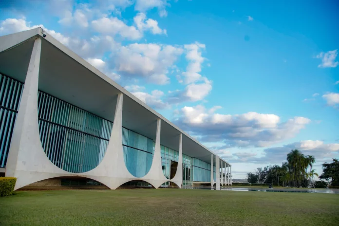 No Palácio da Alvorada, que já possui sistema de iluminação eficiente, o foco será exclusivamente na geração de energia por meio de fontes renováveis