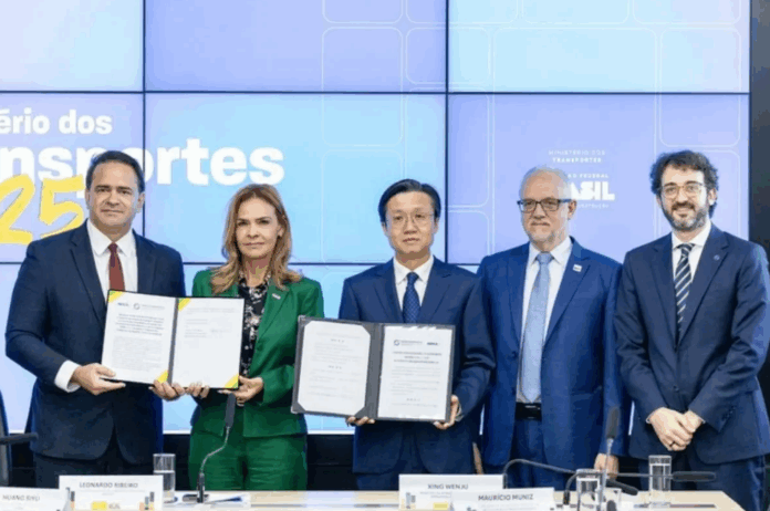 Ferrovia Bioceânica: ministério assina acordo com China para iniciar estudos de ligação com Peru